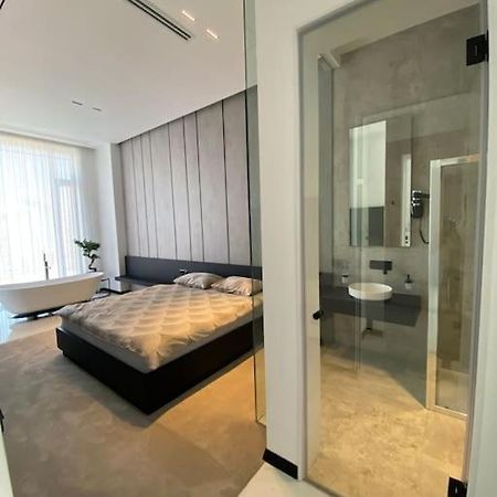 Apartamento Luxury Penthouse Prishtina Pristina Exterior foto