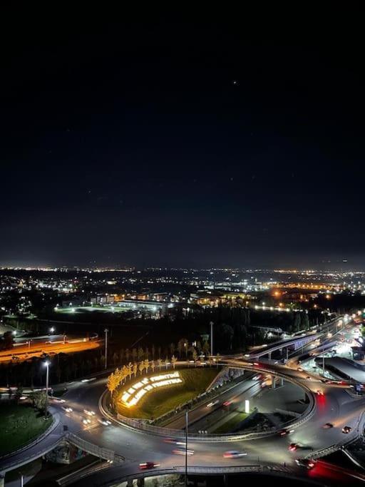 Apartamento Luxury Penthouse Prishtina Pristina Exterior foto