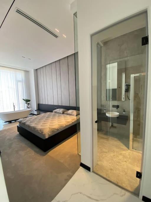 Apartamento Luxury Penthouse Prishtina Pristina Exterior foto