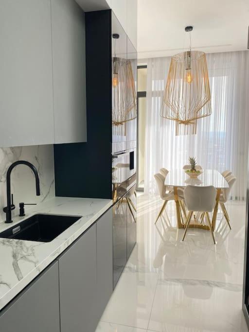 Apartamento Luxury Penthouse Prishtina Pristina Exterior foto